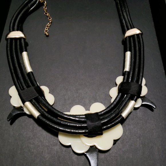 Designer necklace New in Box - Picture 8 of 9